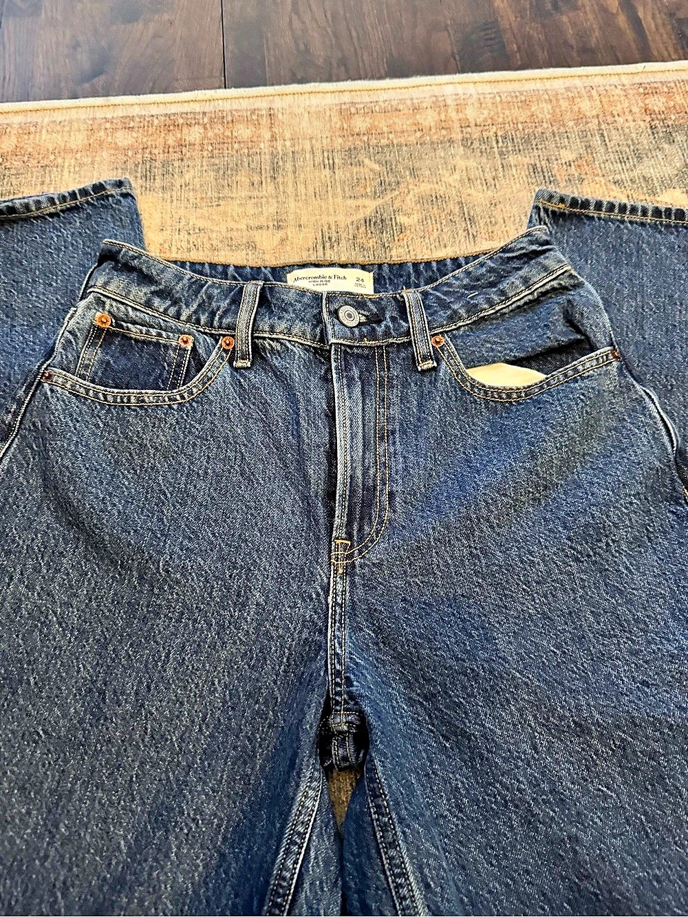 Abercrombie & Fitch High Rise Loose  curve love 24